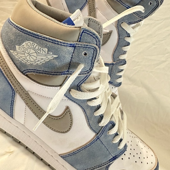 Authentic Air Jordan 1 Retro High OG GS - Picture 4 of 16